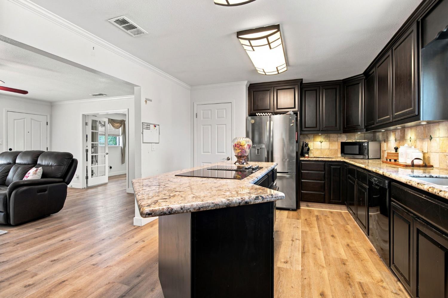 11063 Southland Rd, Manteca, CA 95336