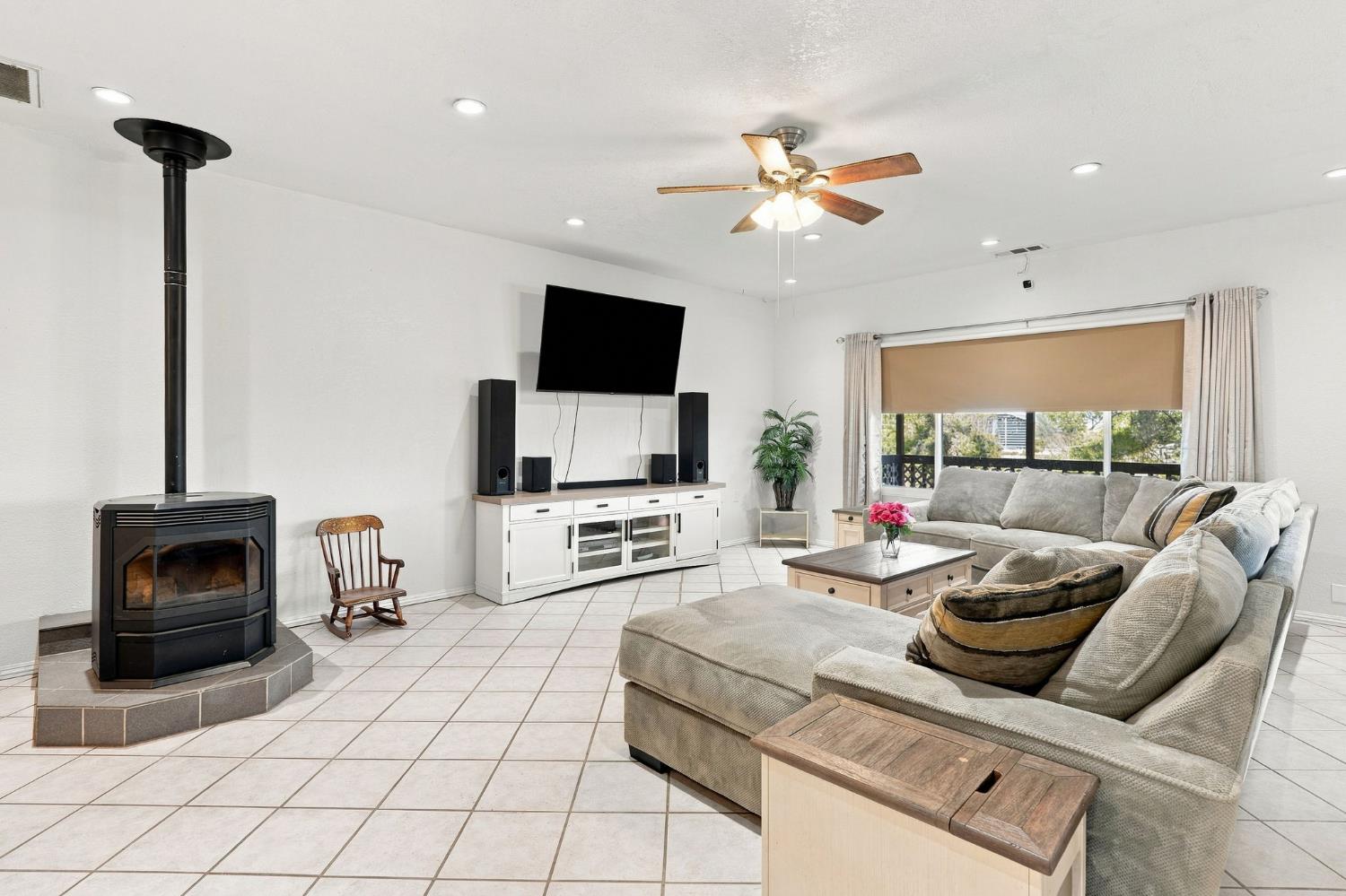 39874 Lilley Mountain Dr, Coarsegold, CA 93614