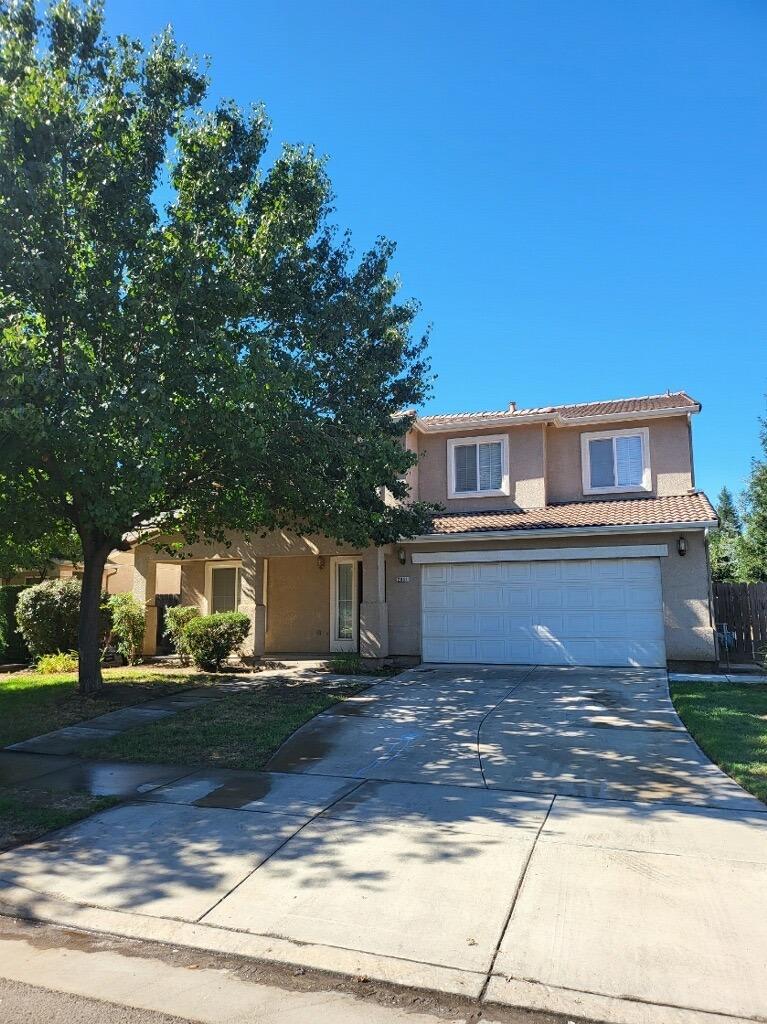 2851 W Sedona Ave, Visalia, CA 93291