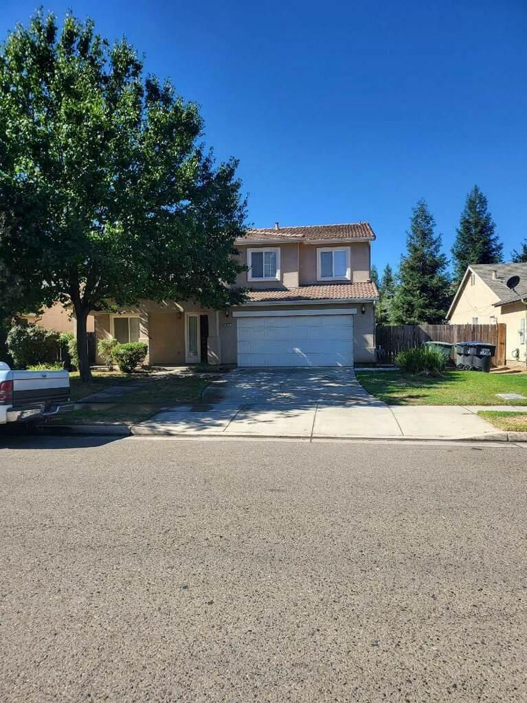 2851 W Sedona Ave, Visalia, CA 93291