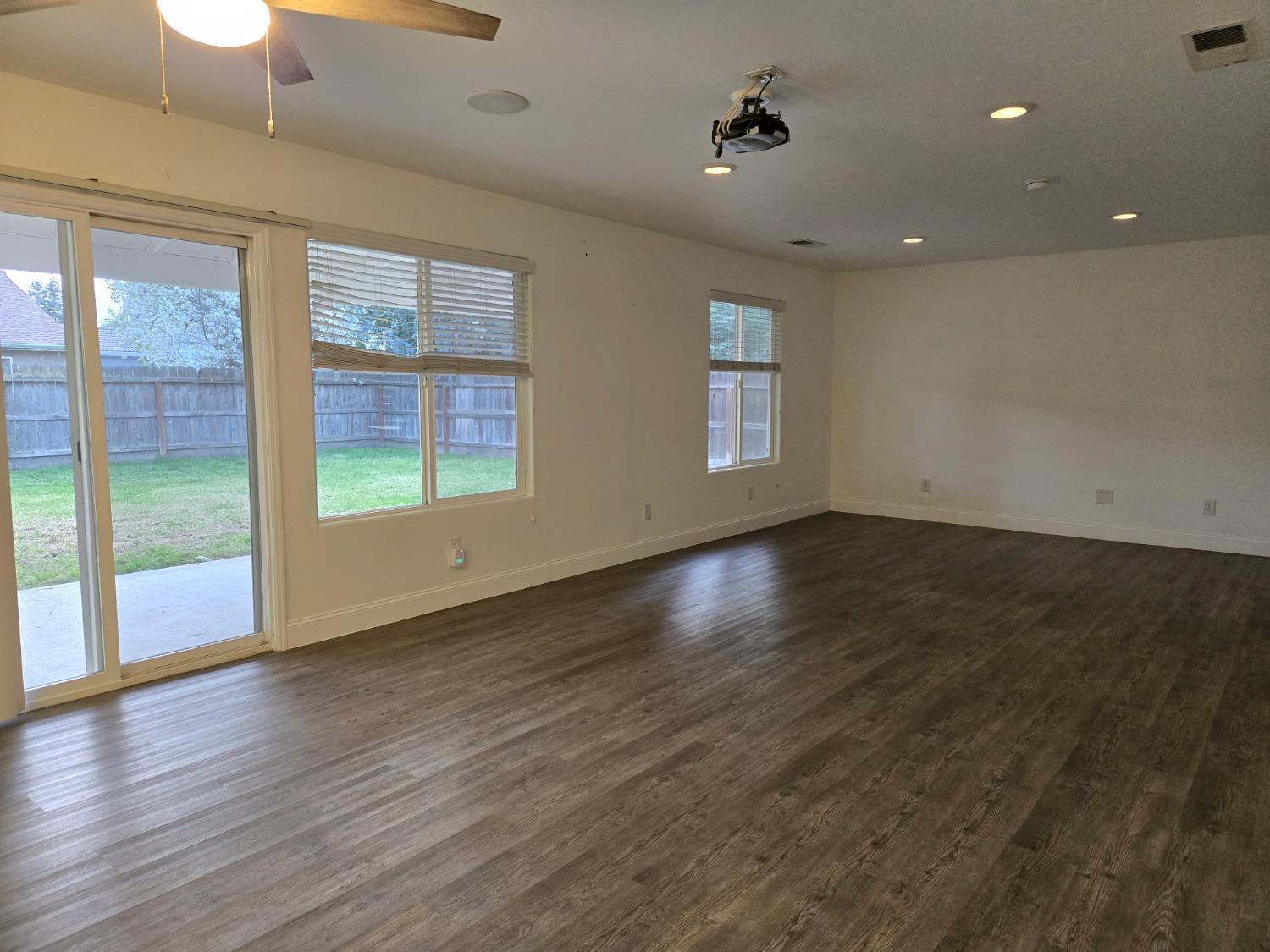 2851 W Sedona Ave, Visalia, CA 93291