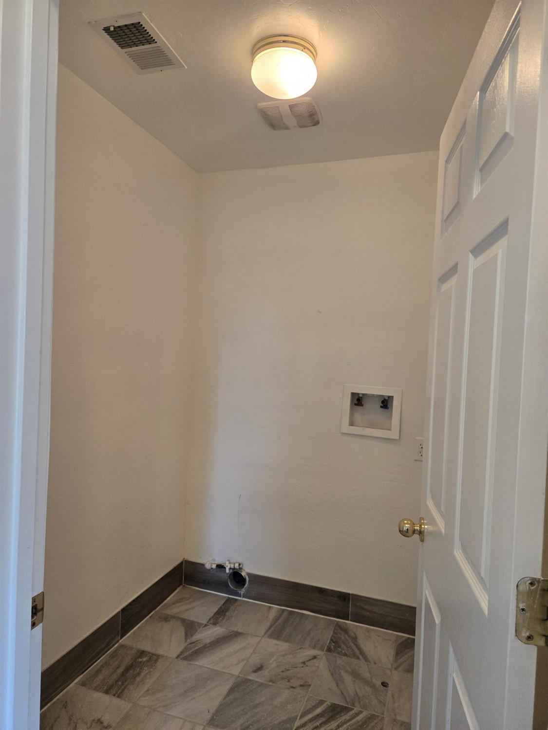 2851 W Sedona Ave, Visalia, CA 93291