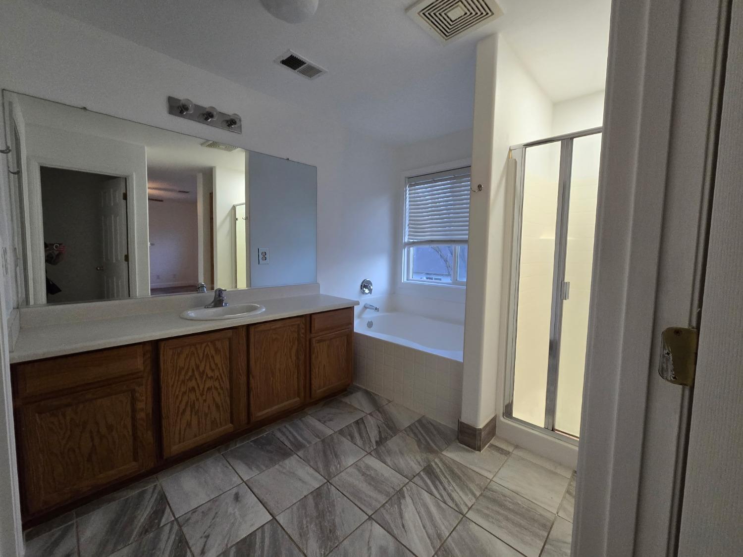 2851 W Sedona Ave, Visalia, CA 93291