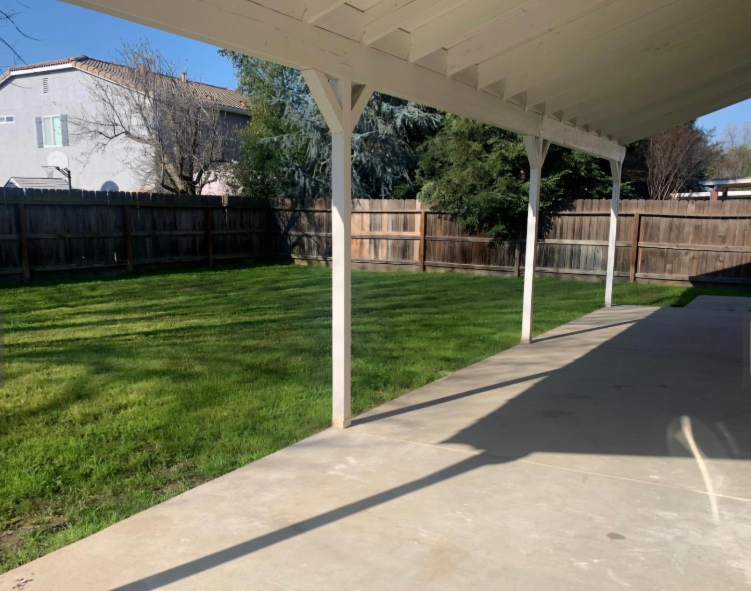 2851 W Sedona Ave, Visalia, CA 93291