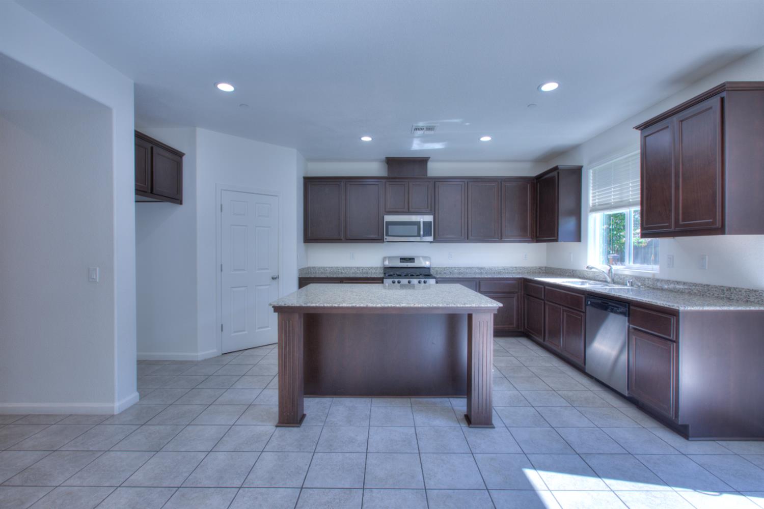 900 Barrington Ave, Newman, CA 95360