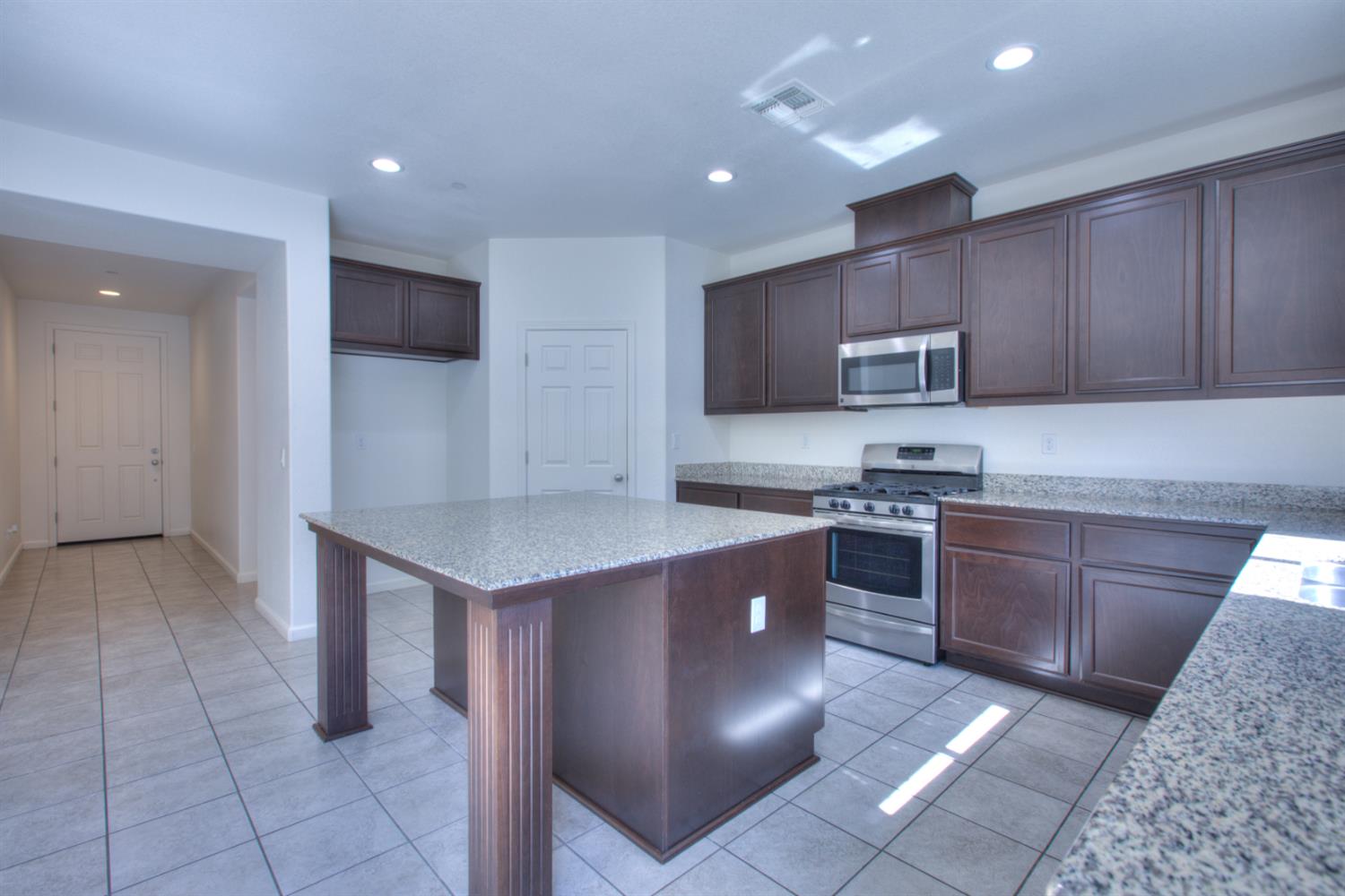 900 Barrington Ave, Newman, CA 95360