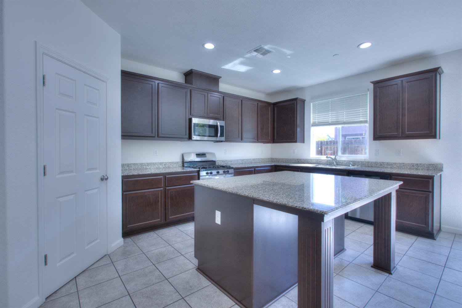 900 Barrington Ave, Newman, CA 95360