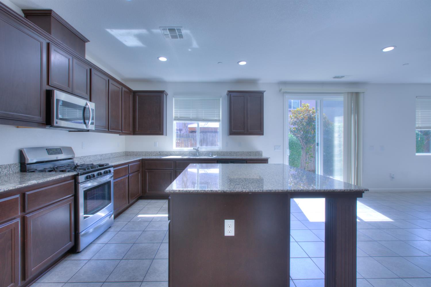 900 Barrington Ave, Newman, CA 95360