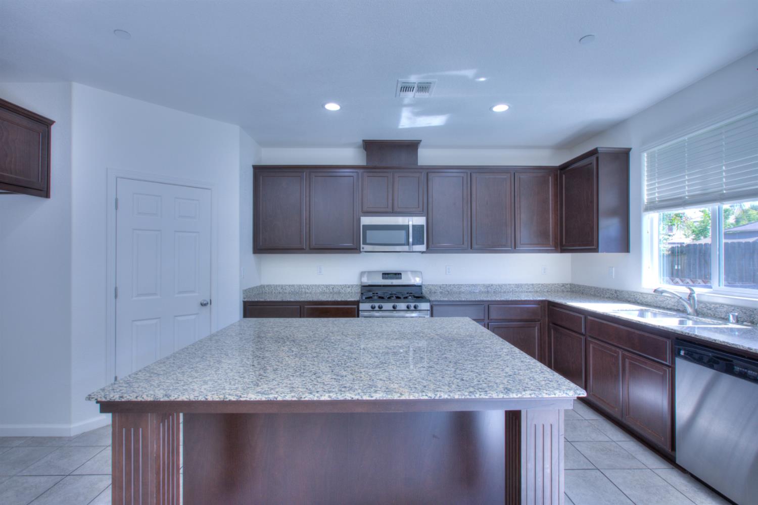 900 Barrington Ave, Newman, CA 95360