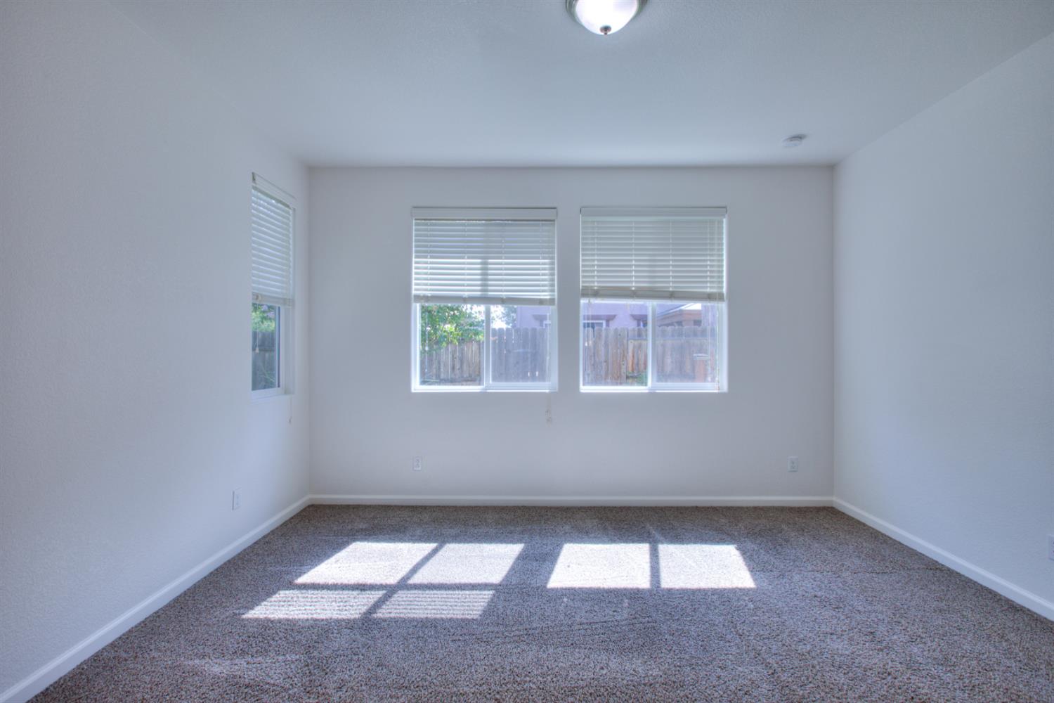 900 Barrington Ave, Newman, CA 95360