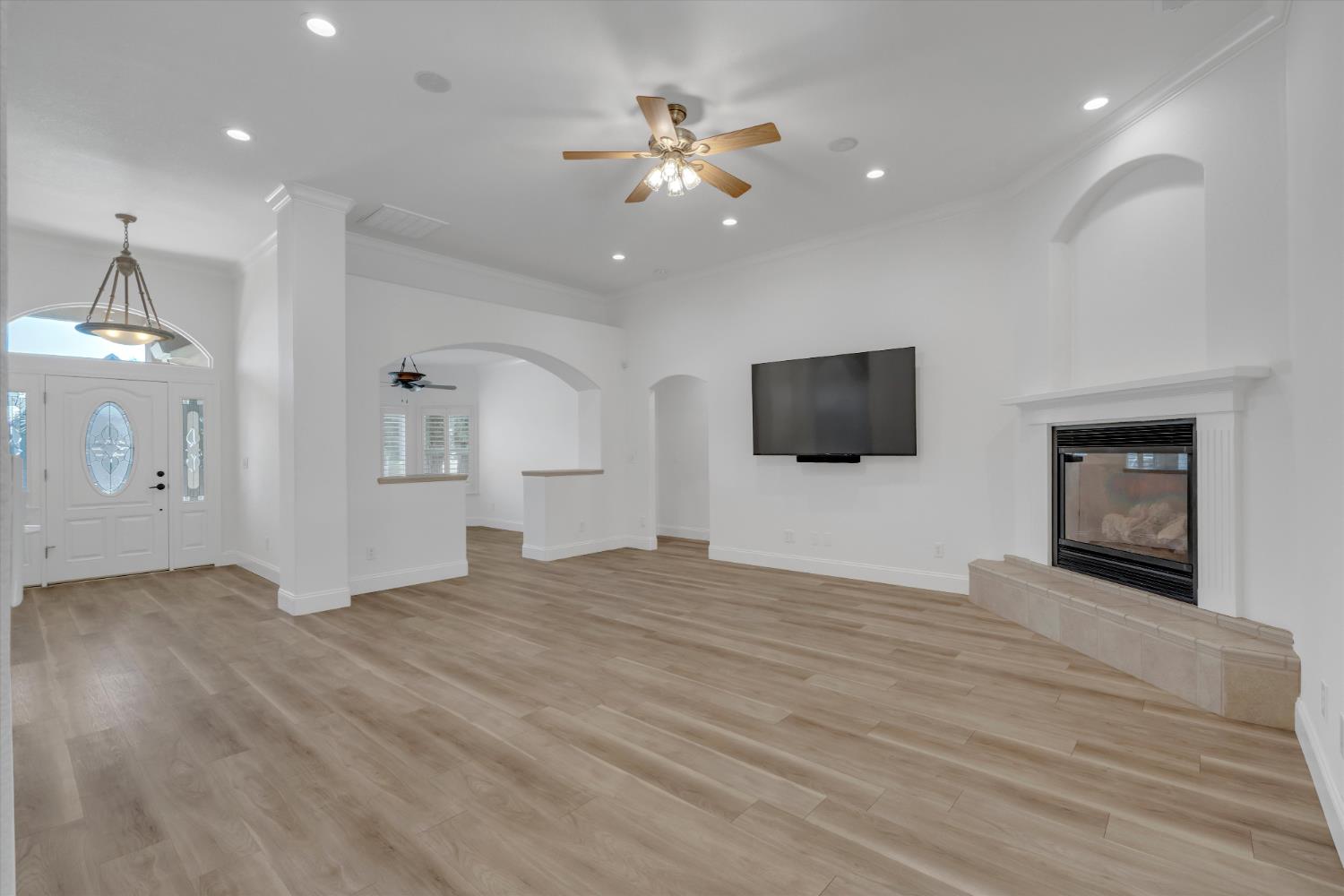 2424 Thaddeous Dr, Escalon, CA 95320