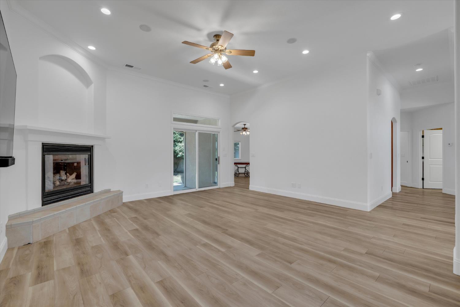 2424 Thaddeous Dr, Escalon, CA 95320