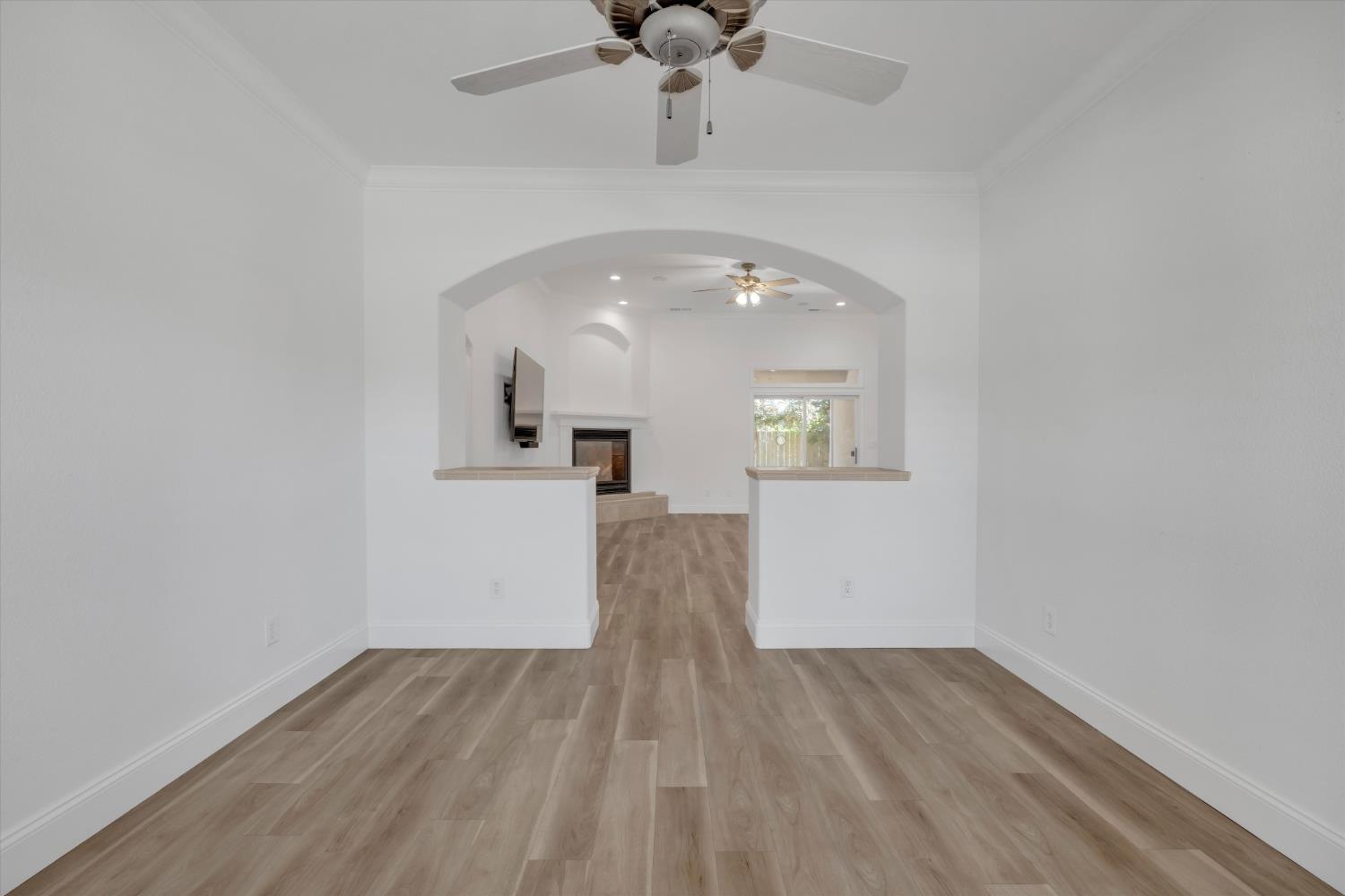 2424 Thaddeous Dr, Escalon, CA 95320