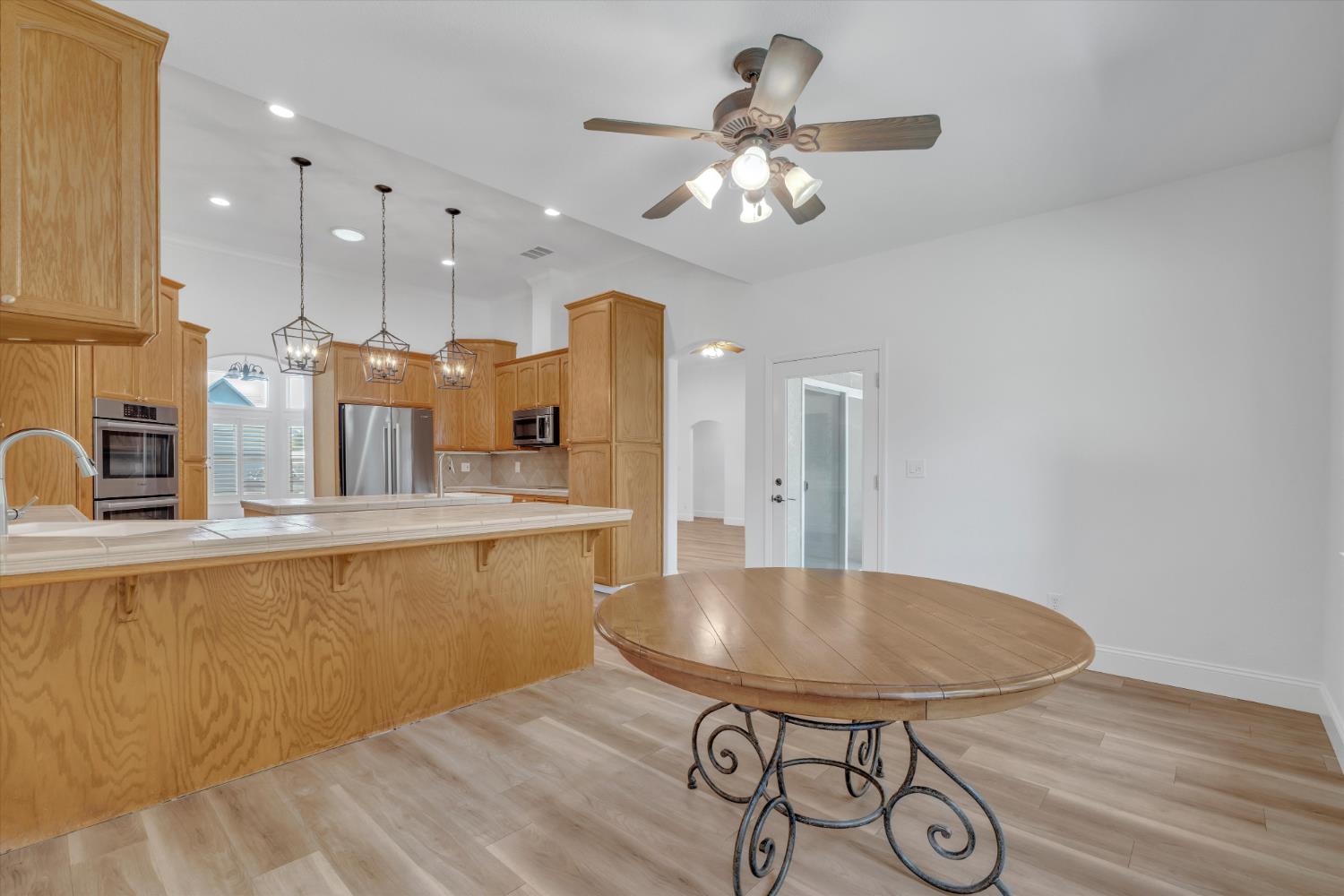 2424 Thaddeous Dr, Escalon, CA 95320