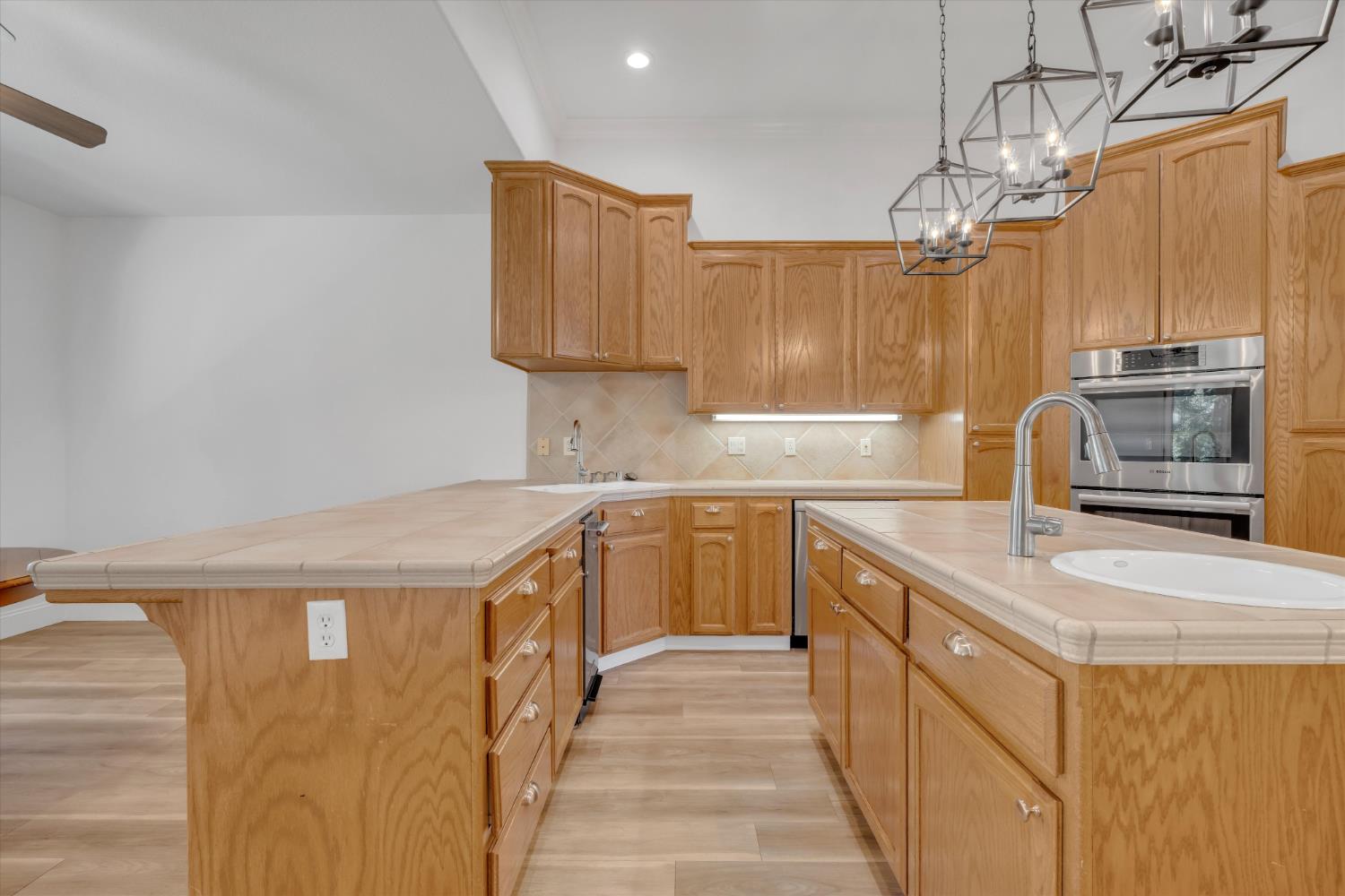 2424 Thaddeous Dr, Escalon, CA 95320