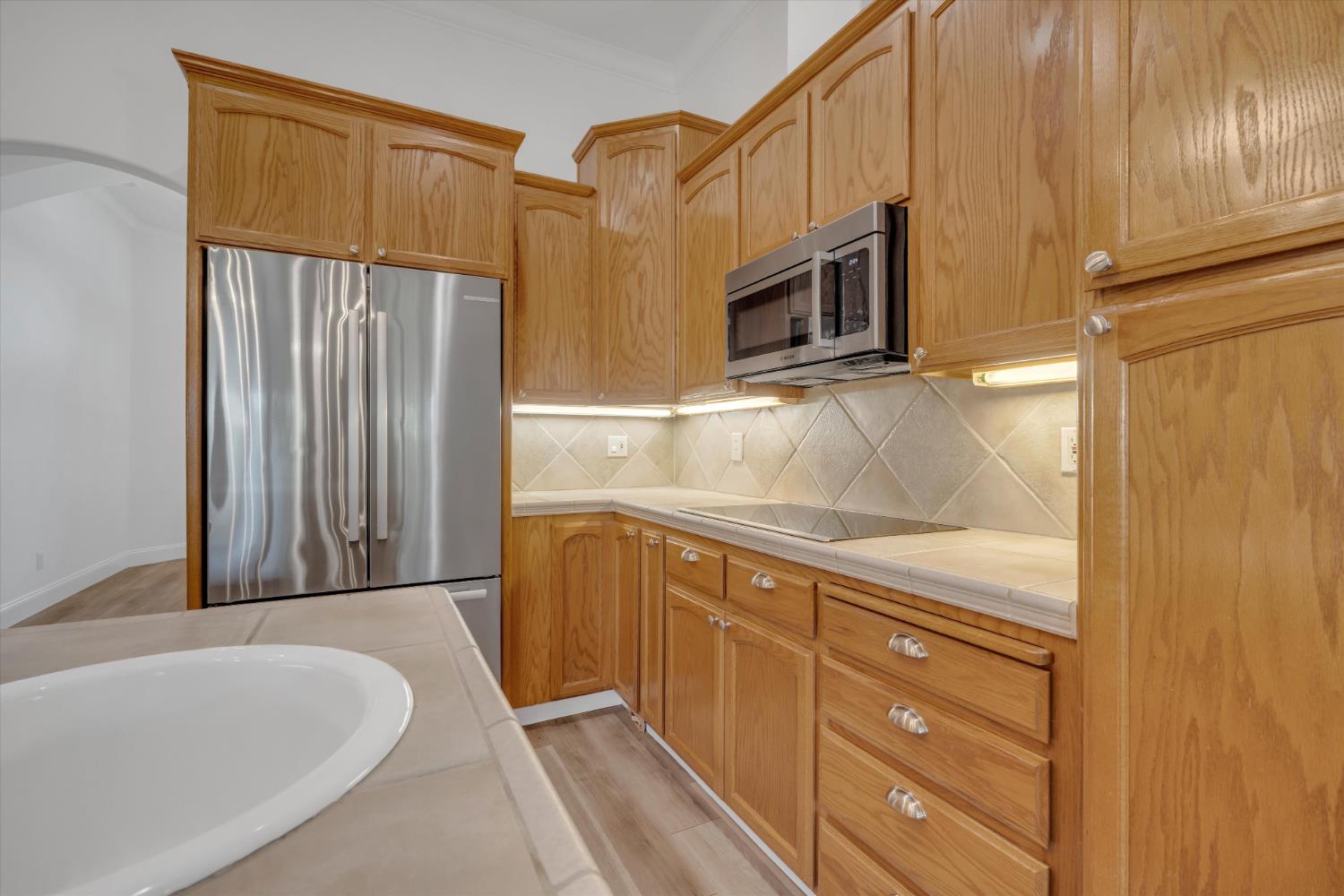 2424 Thaddeous Dr, Escalon, CA 95320