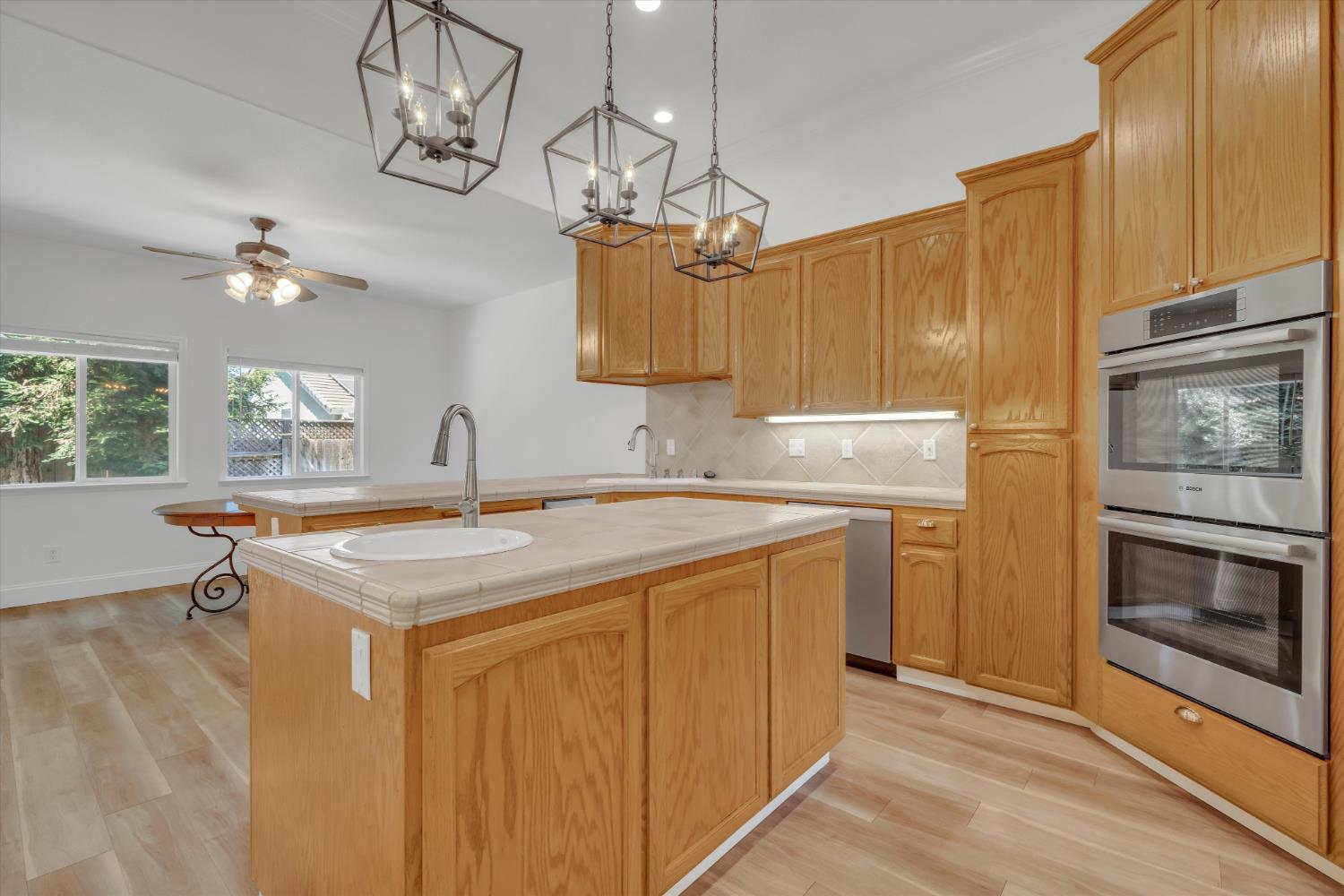 2424 Thaddeous Dr, Escalon, CA 95320