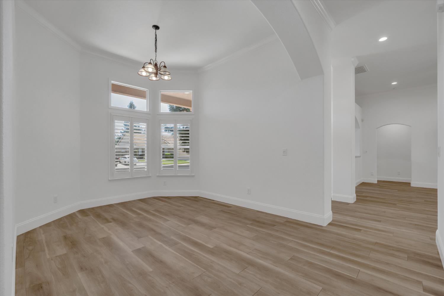 2424 Thaddeous Dr, Escalon, CA 95320