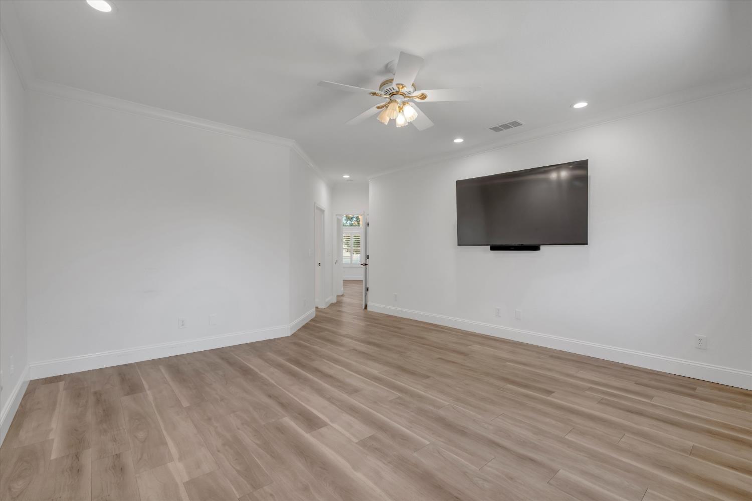 2424 Thaddeous Dr, Escalon, CA 95320
