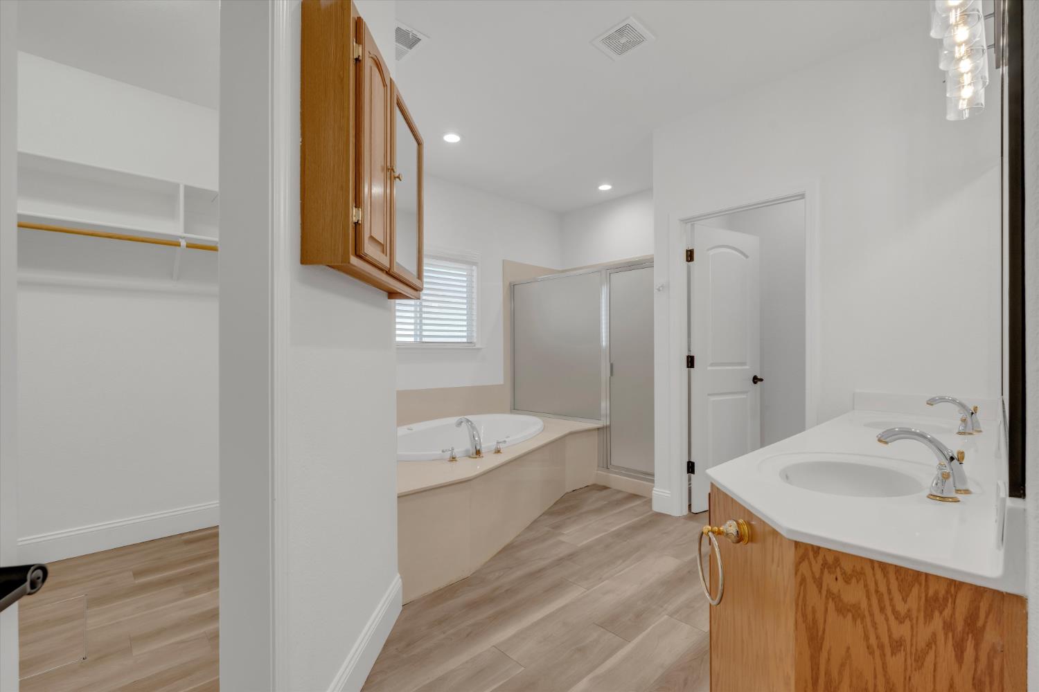 2424 Thaddeous Dr, Escalon, CA 95320