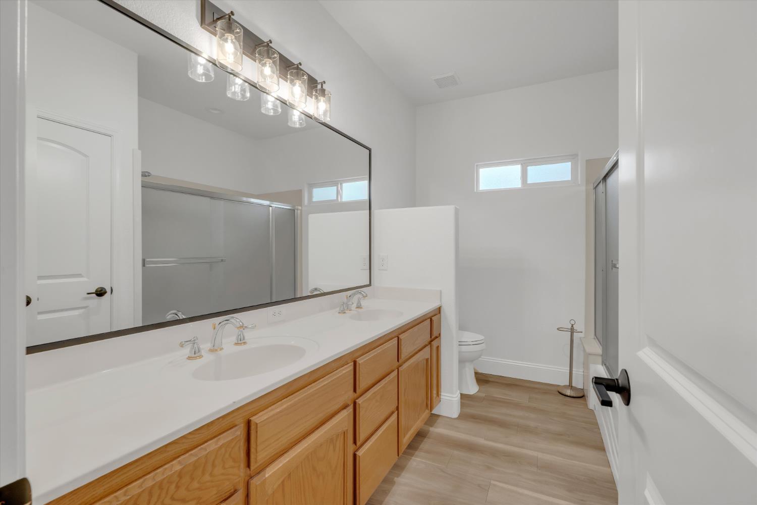 2424 Thaddeous Dr, Escalon, CA 95320