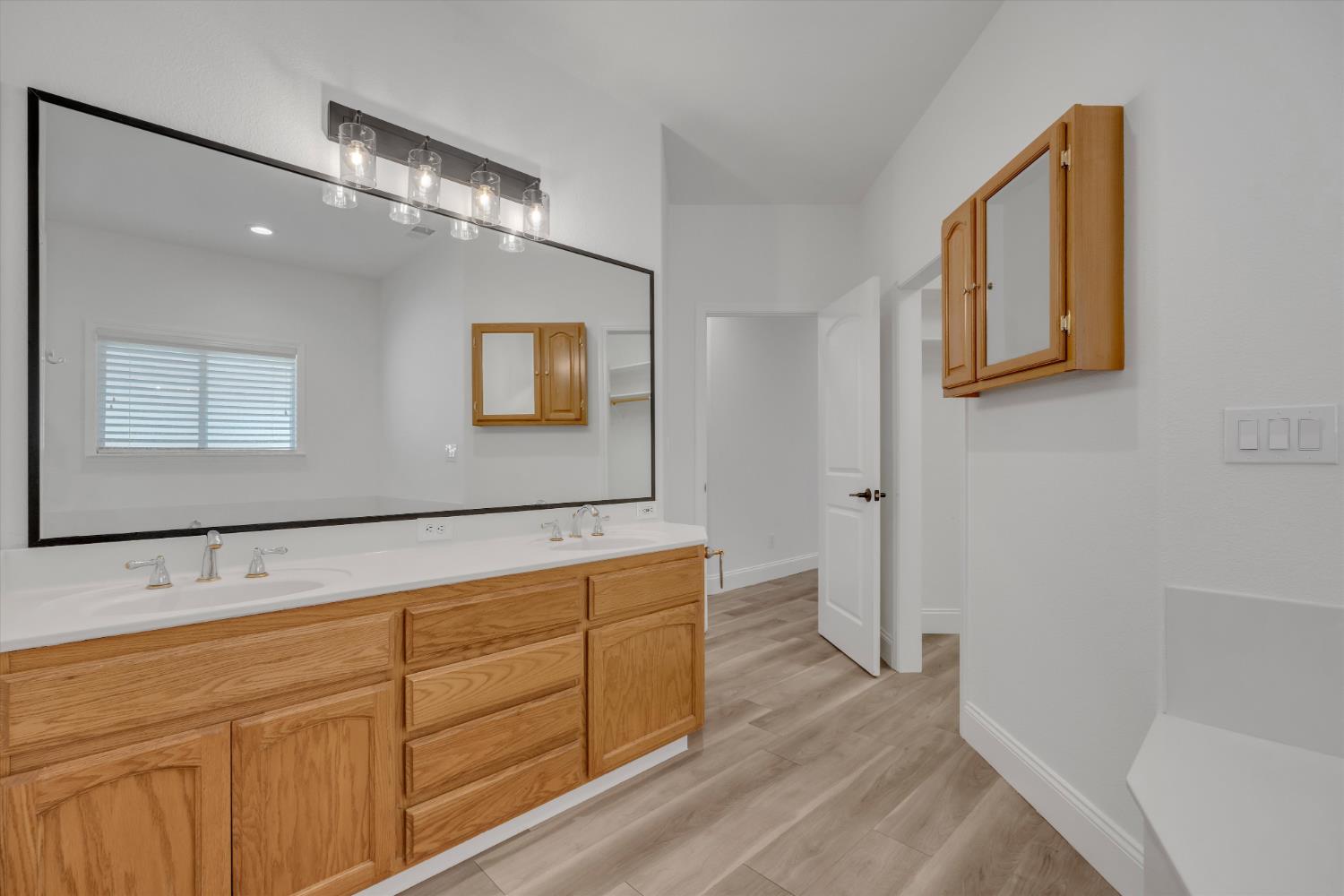 2424 Thaddeous Dr, Escalon, CA 95320