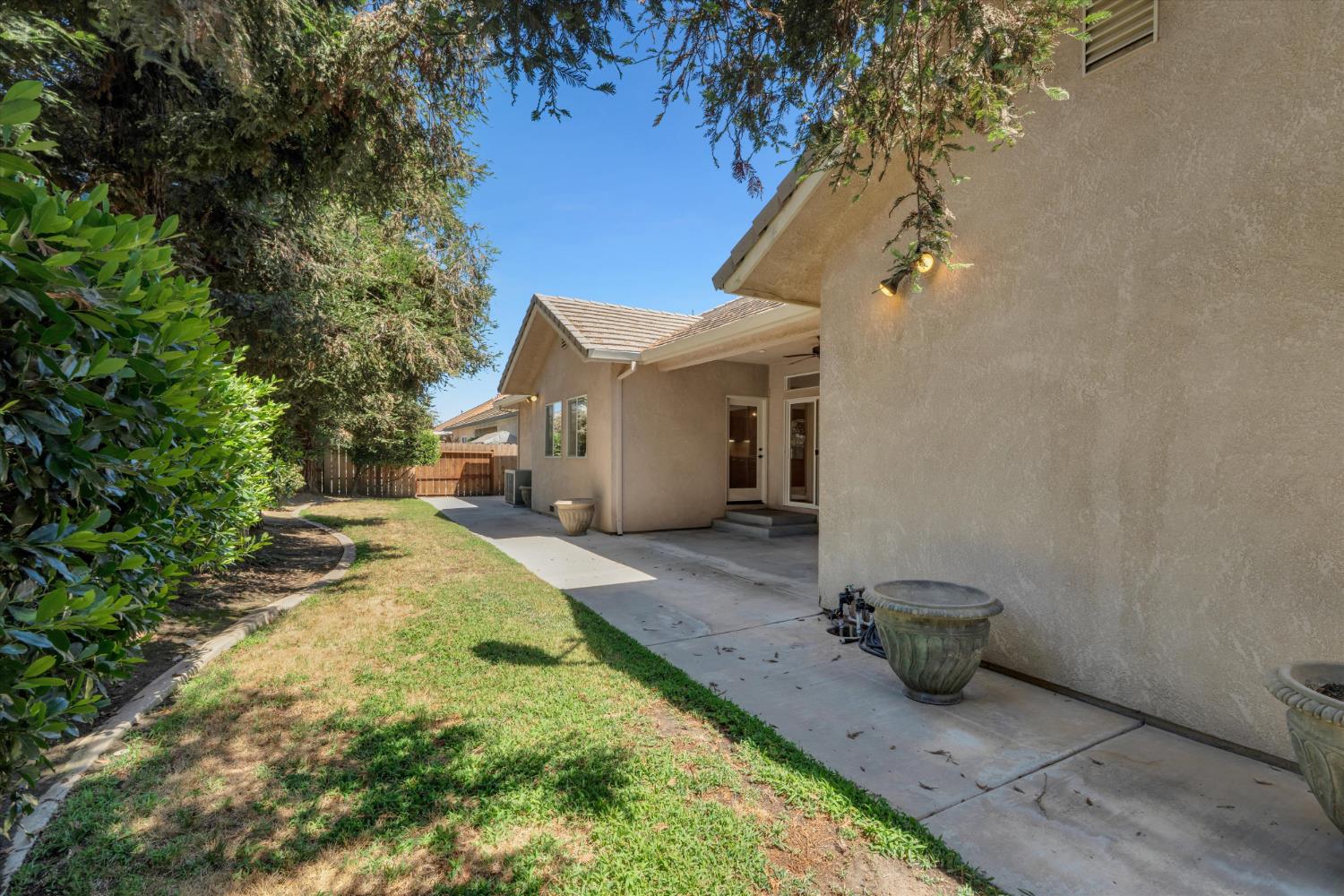 2424 Thaddeous Dr, Escalon, CA 95320
