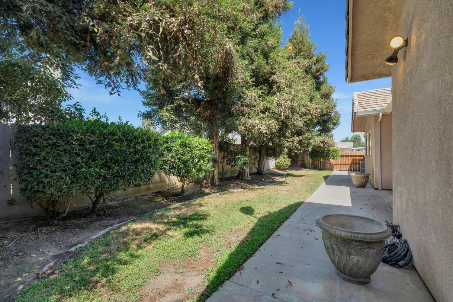 2424 Thaddeous Dr, Escalon, CA 95320