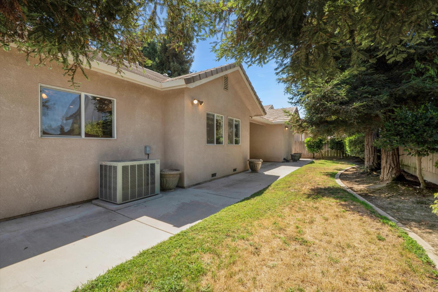 2424 Thaddeous Dr, Escalon, CA 95320