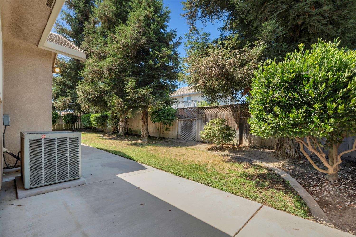 2424 Thaddeous Dr, Escalon, CA 95320