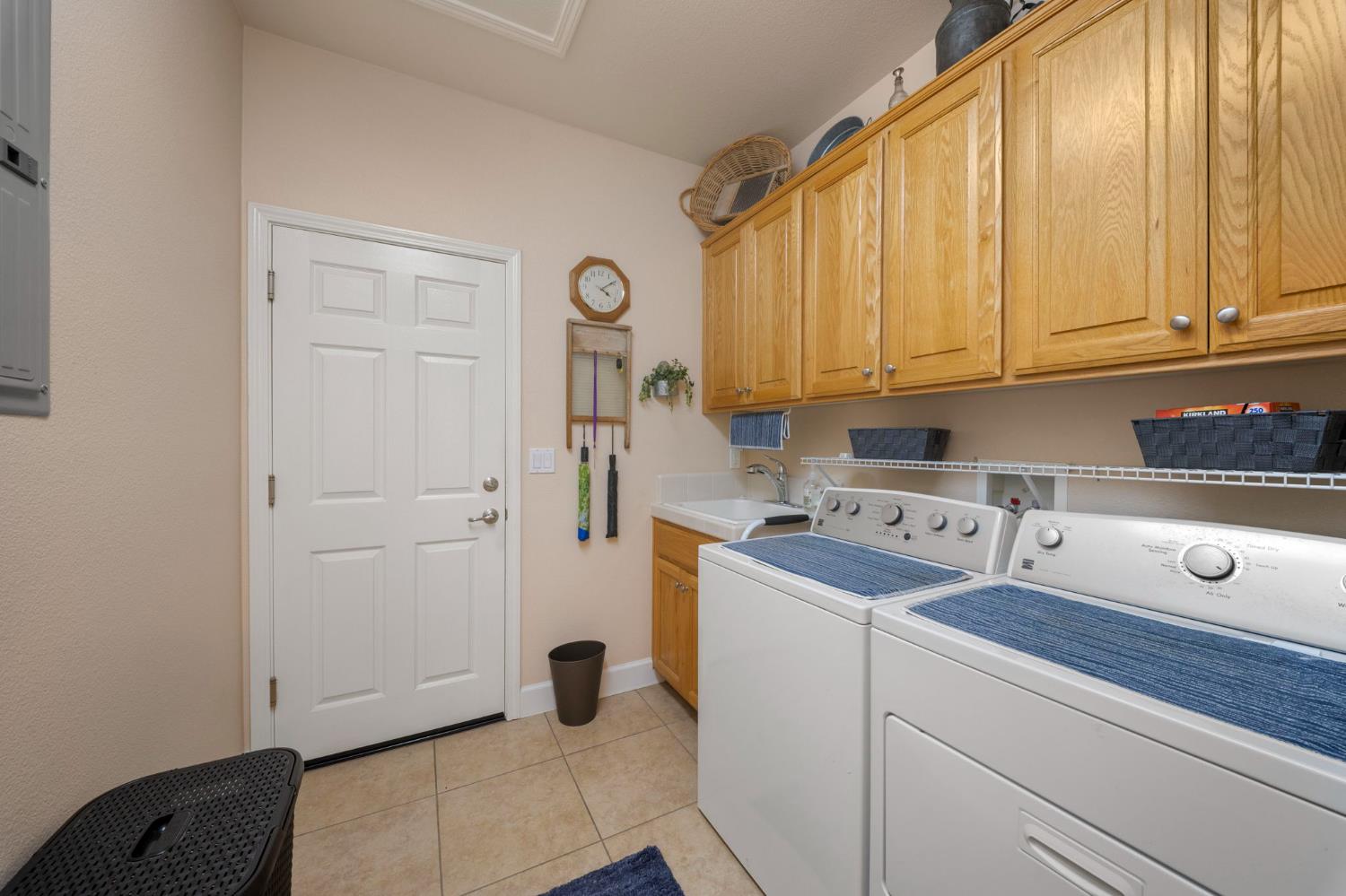 524 Dales Pony Ct, Oakdale, CA 95361