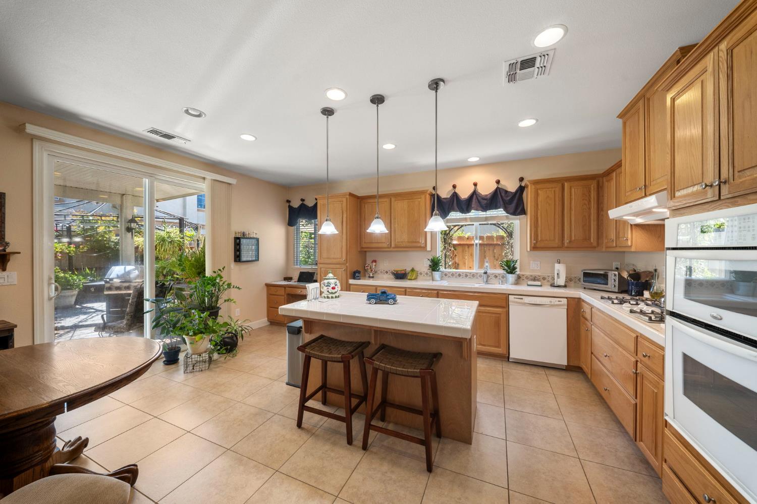 524 Dales Pony Ct, Oakdale, CA 95361