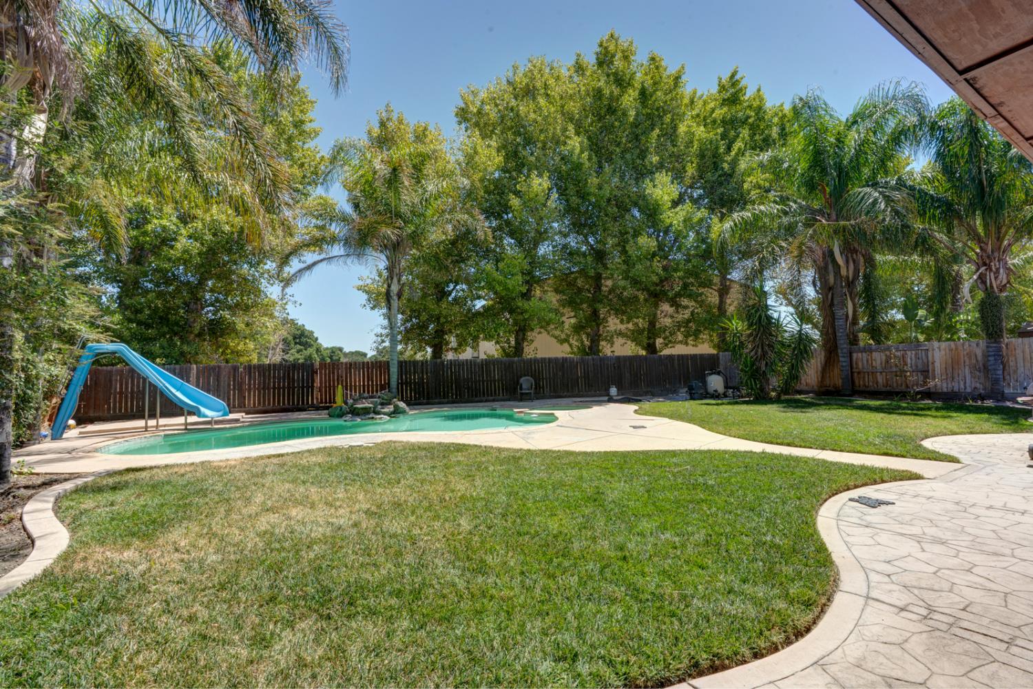 1670 Mahogany Dr, Los Banos, CA 93635