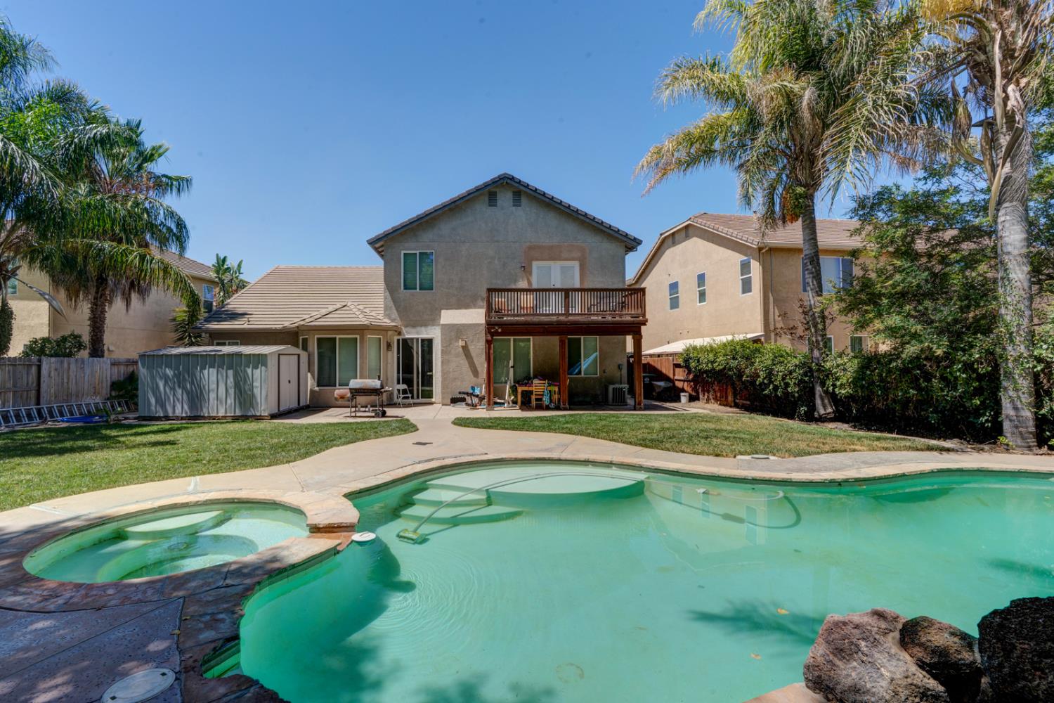 1670 Mahogany Dr, Los Banos, CA 93635