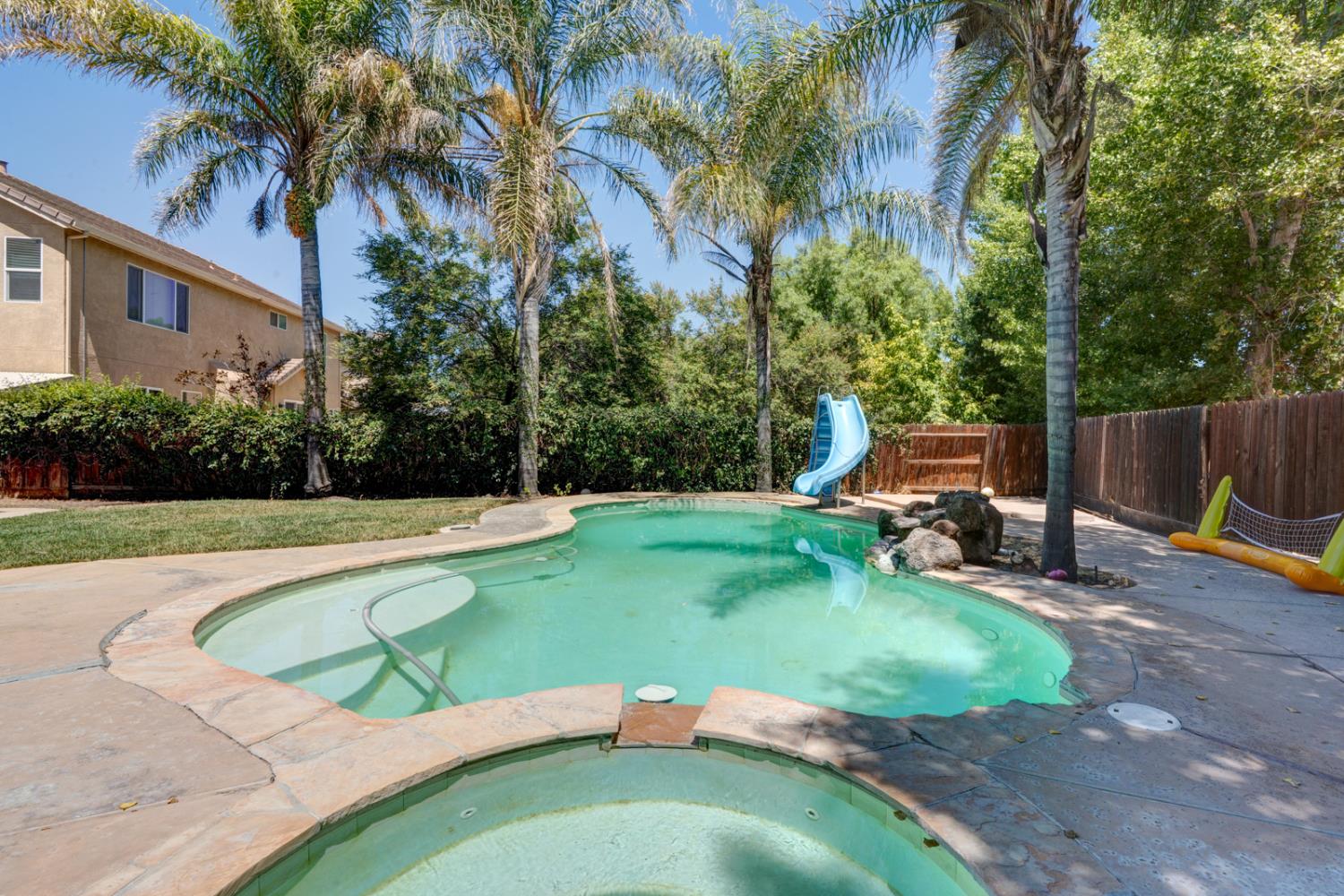 1670 Mahogany Dr, Los Banos, CA 93635