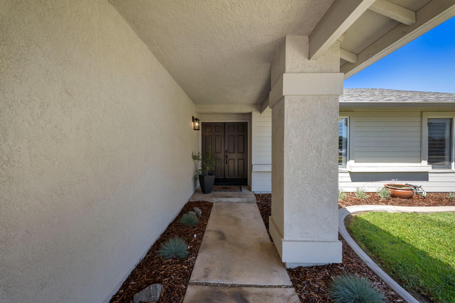 1913 Fox Glen Dr, Hughson, CA 95326