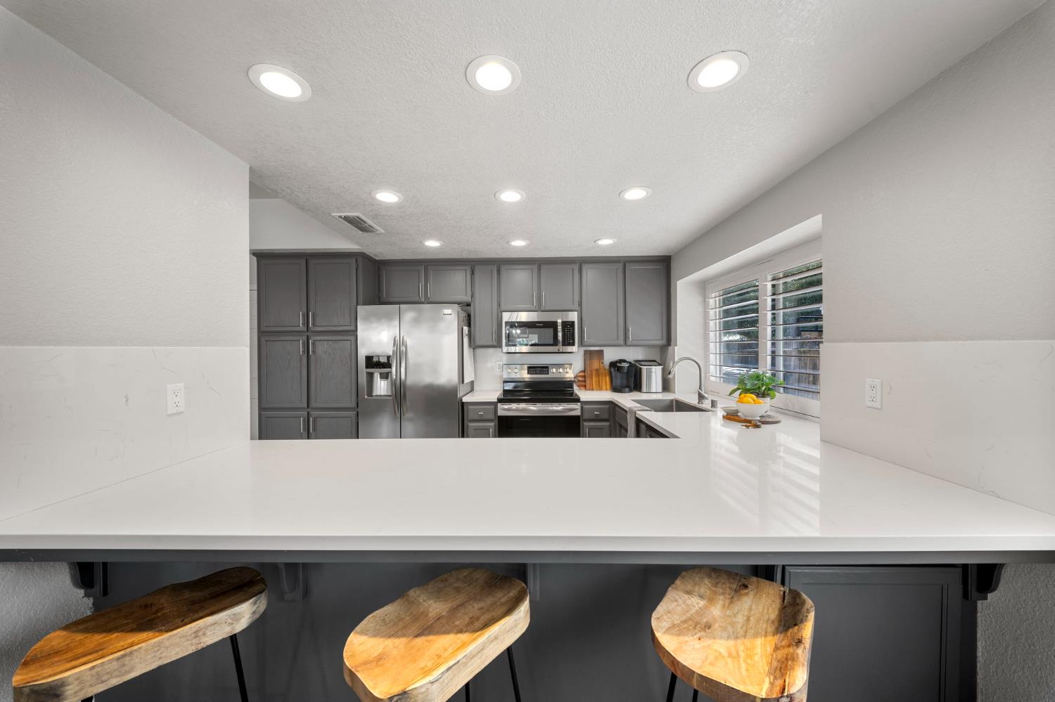 1913 Fox Glen Dr, Hughson, CA 95326