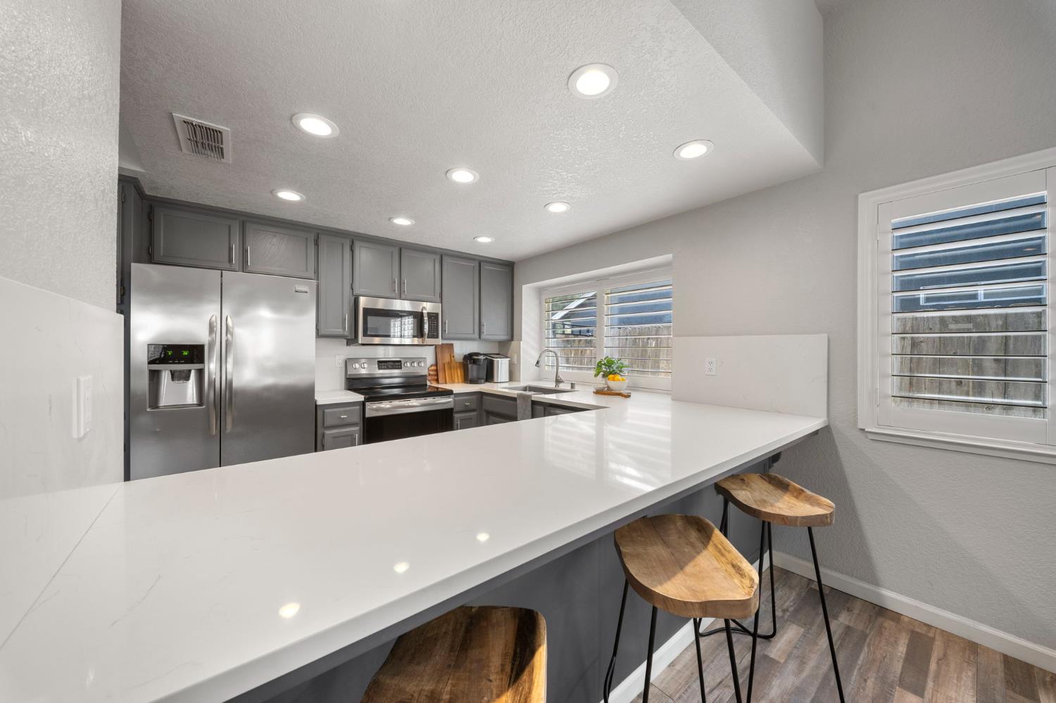 1913 Fox Glen Dr, Hughson, CA 95326