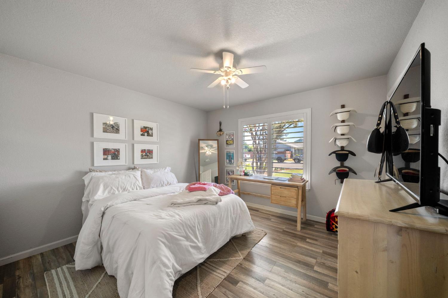 1913 Fox Glen Dr, Hughson, CA 95326