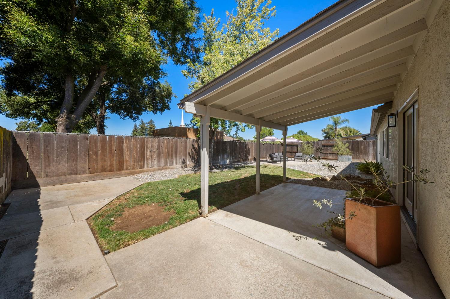 1913 Fox Glen Dr, Hughson, CA 95326