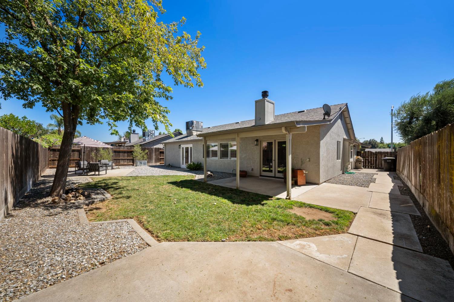 1913 Fox Glen Dr, Hughson, CA 95326