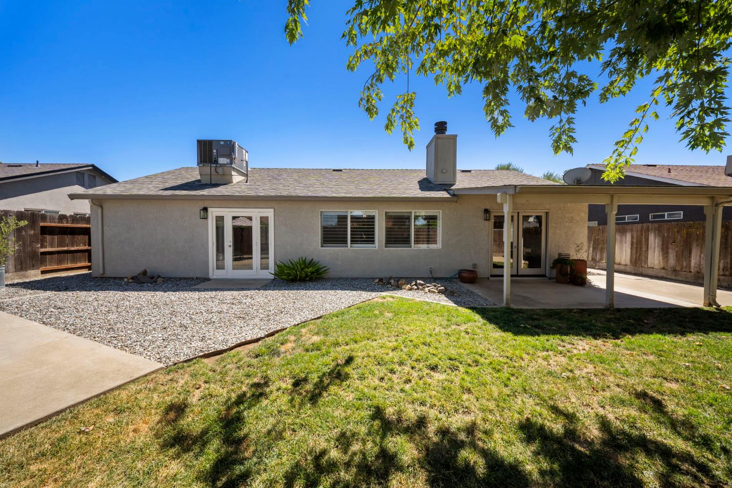 1913 Fox Glen Dr, Hughson, CA 95326