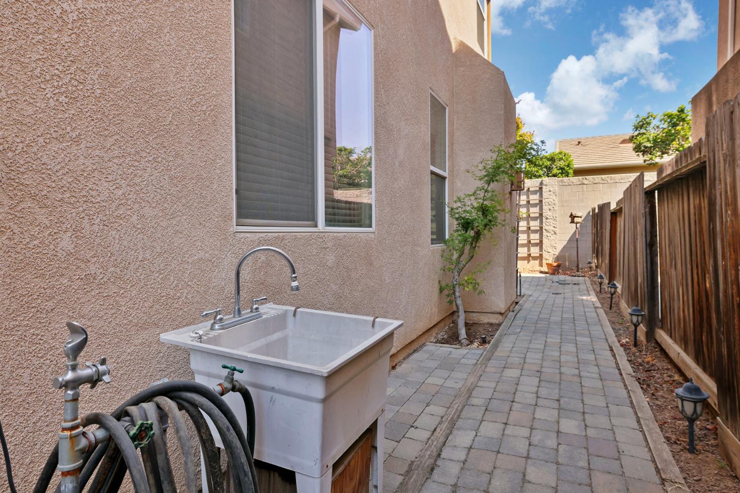 3901 Ruffed Grouse Ln, Modesto, CA 95355