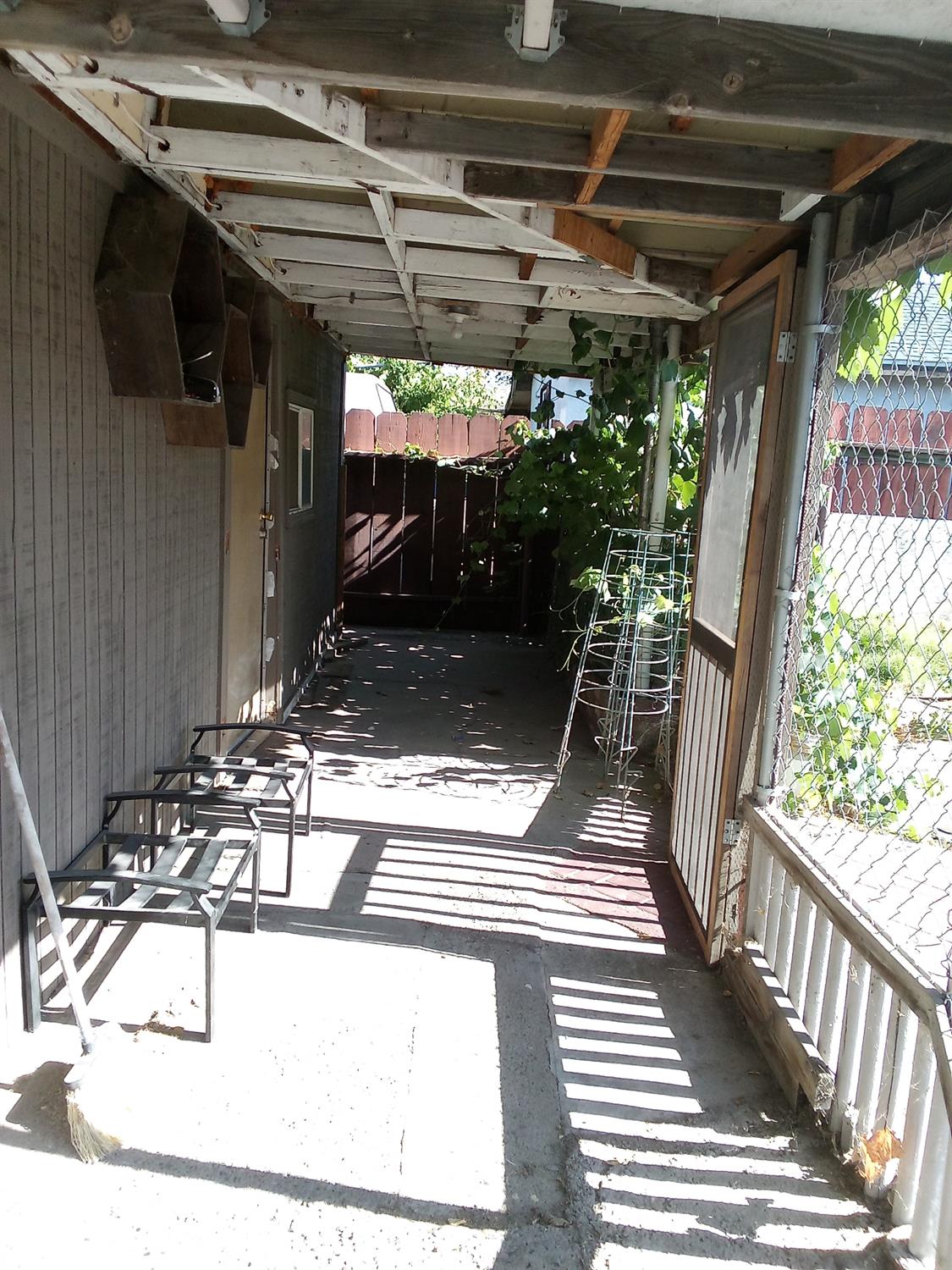 407 Thrasher Ave, Modesto, CA 95354