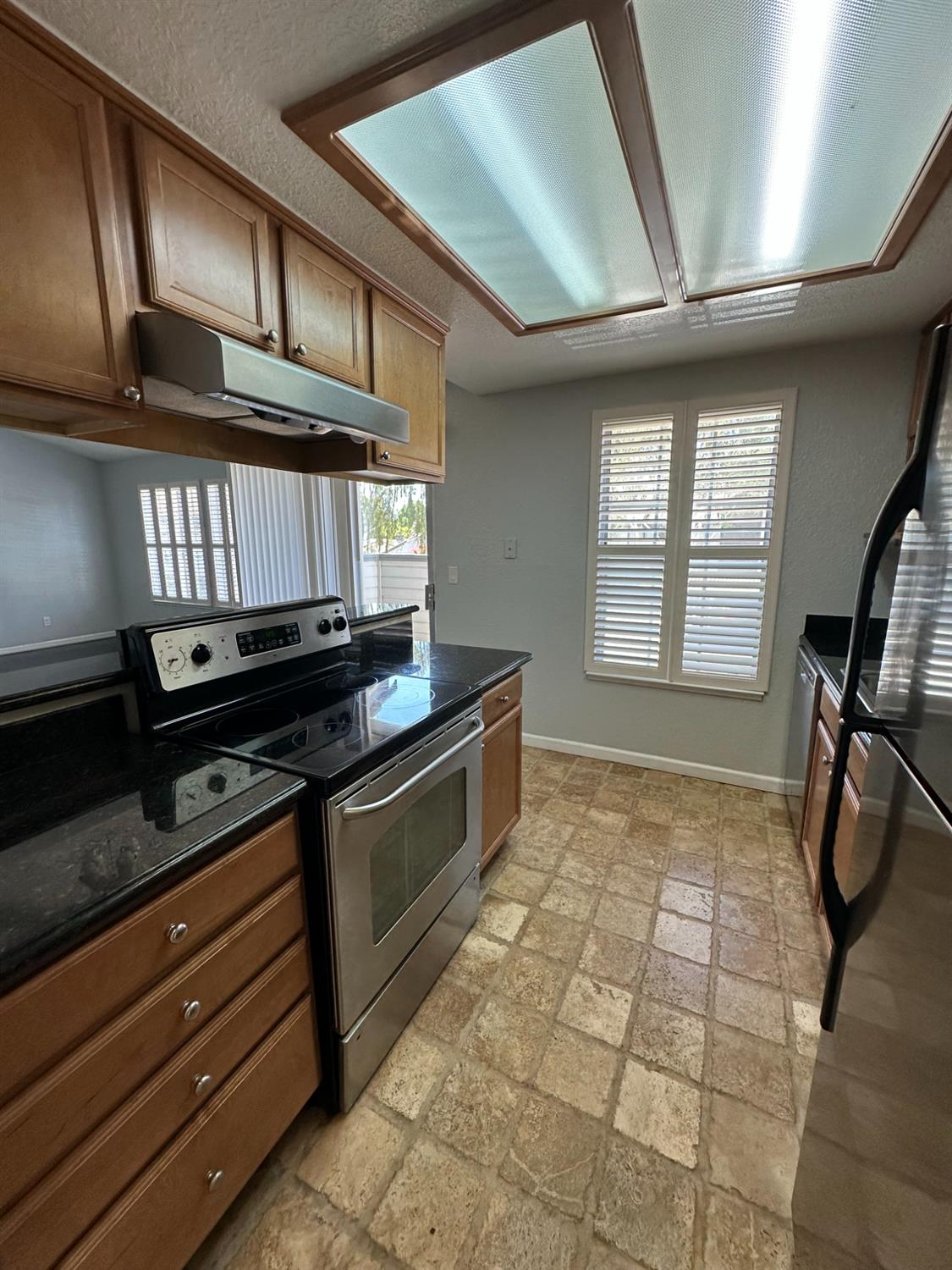 3925 Dale Rd #G, Modesto, CA 95356
