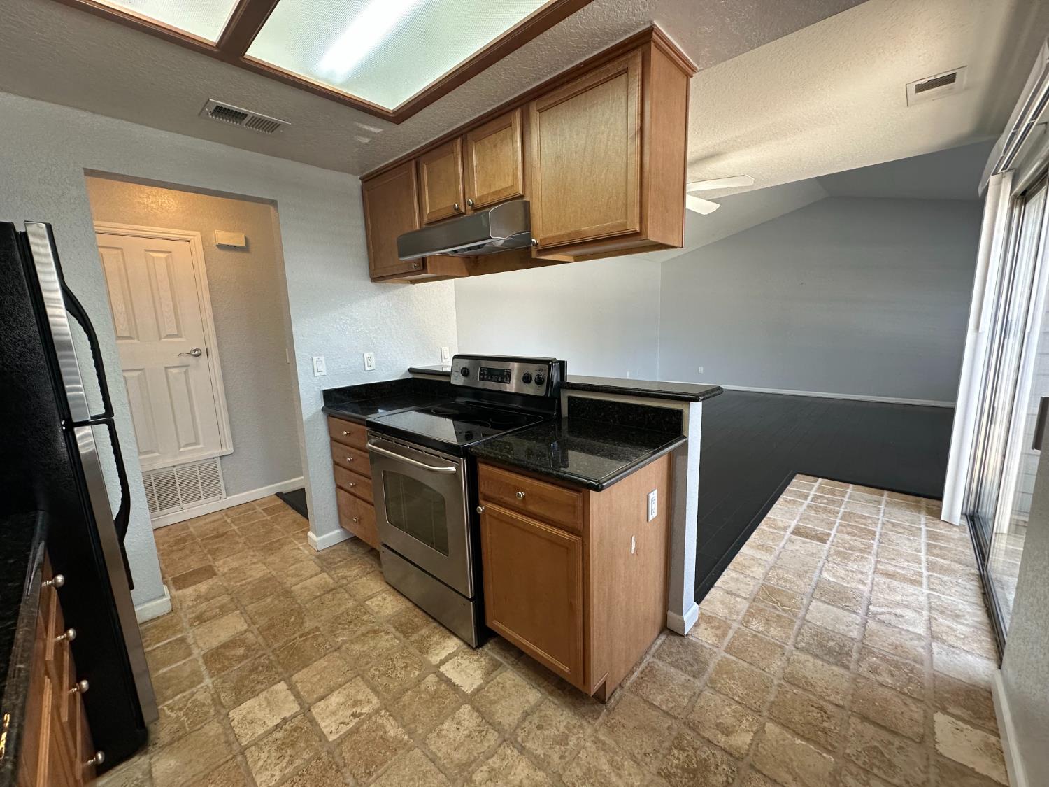 3925 Dale Rd #G, Modesto, CA 95356