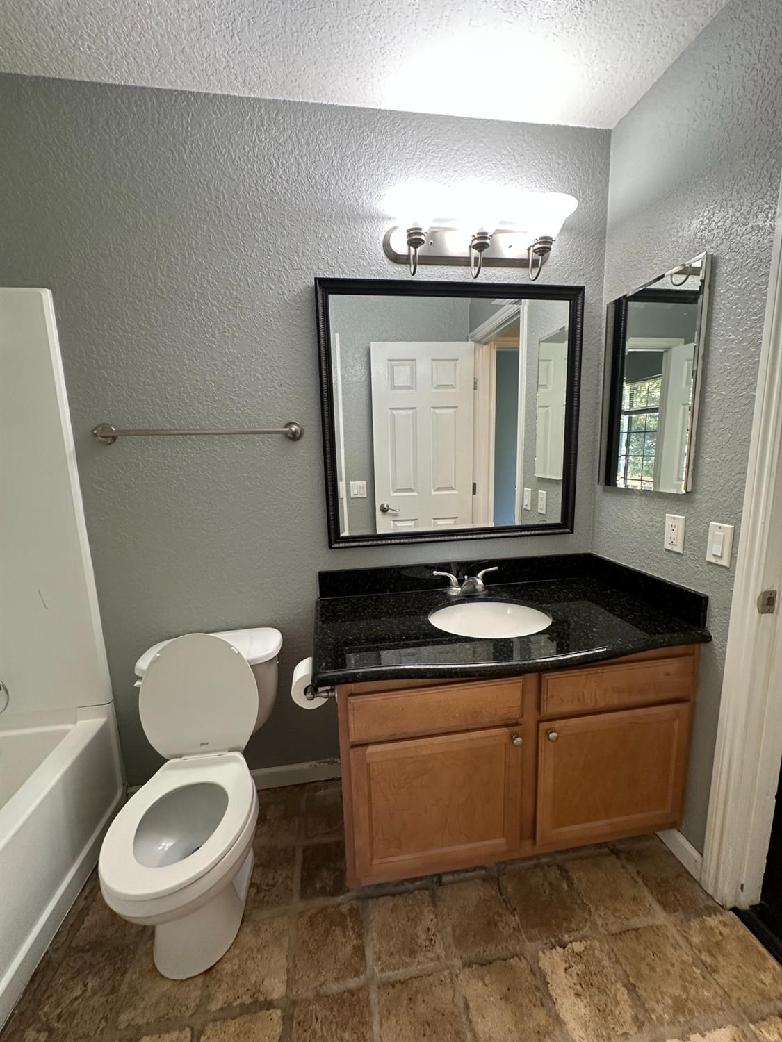 3925 Dale Rd #G, Modesto, CA 95356