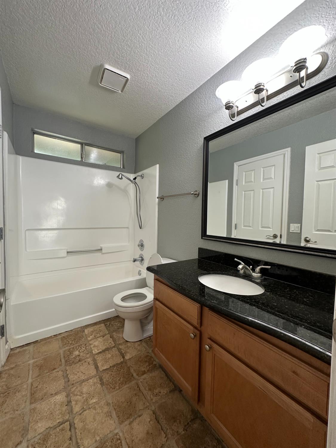 3925 Dale Rd #G, Modesto, CA 95356