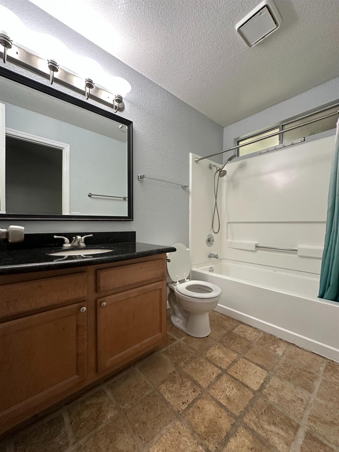 3925 Dale Rd #G, Modesto, CA 95356