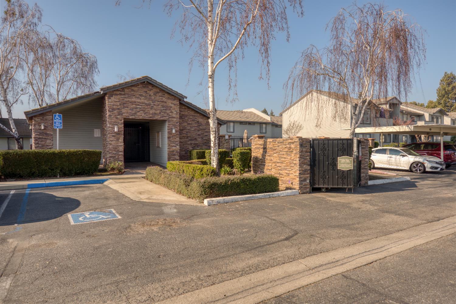 3925 Dale Rd #G, Modesto, CA 95356